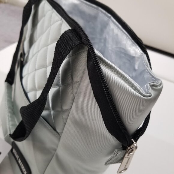 Steve Madden brand lunch bag/tote with small clear container with lid inside. - Picture 10 of 16